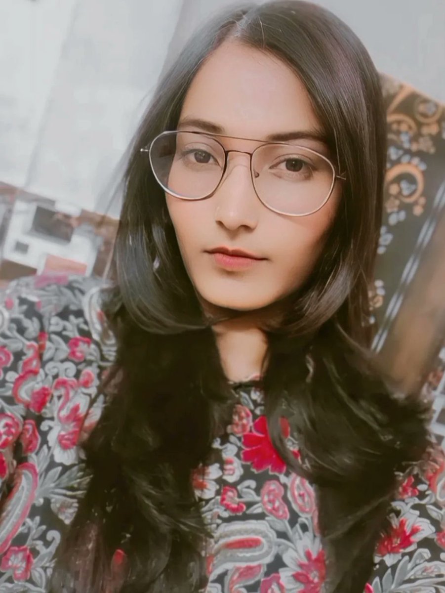 SyreetaSpatgux's tweet photo. Selfie https://t.co/AqIjjakqjw