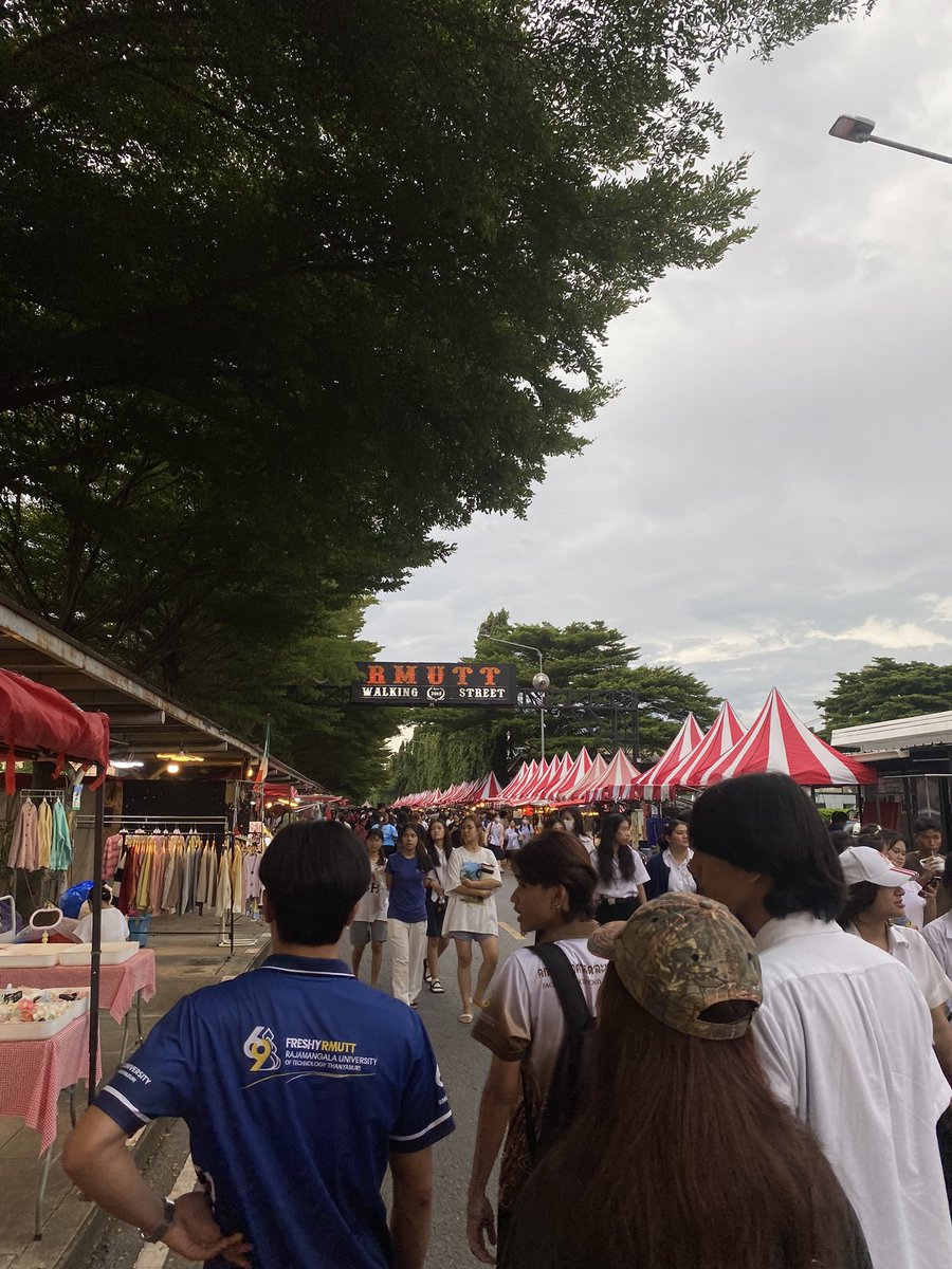 Linly_yyy's tweet photo. กินไรดี🥹🍌#รังสิต #คลอง6 #คลองหก https://t.co/dI4xD51YLM