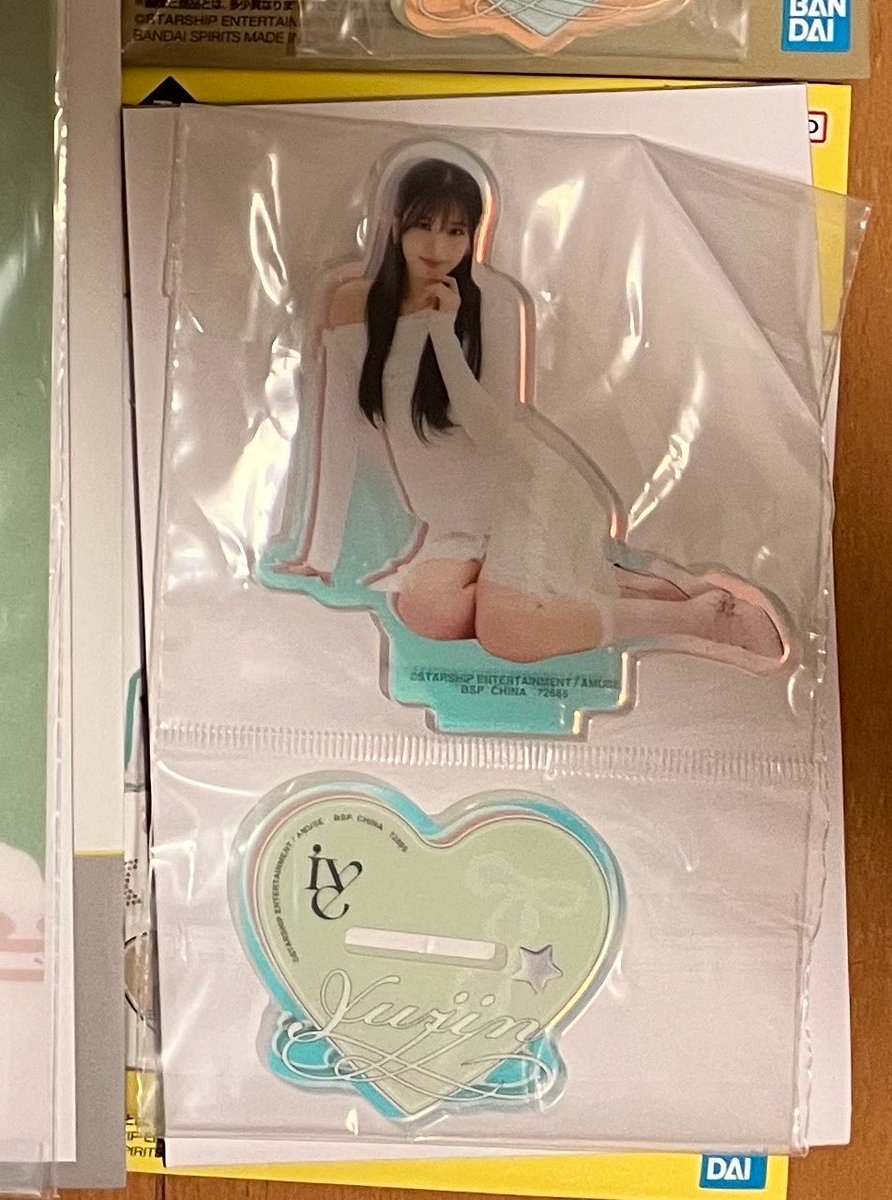 Tr_huni00's tweet photo. IVE  一番くじ　交換

（譲）A賞　イソ
　　B賞　ユジン

（求）　A賞　ガウル
　　　B賞　レイ

郵送希望
お気軽にお声がけください

＃IVE交換 https://t.co/3ljCNGeZoK