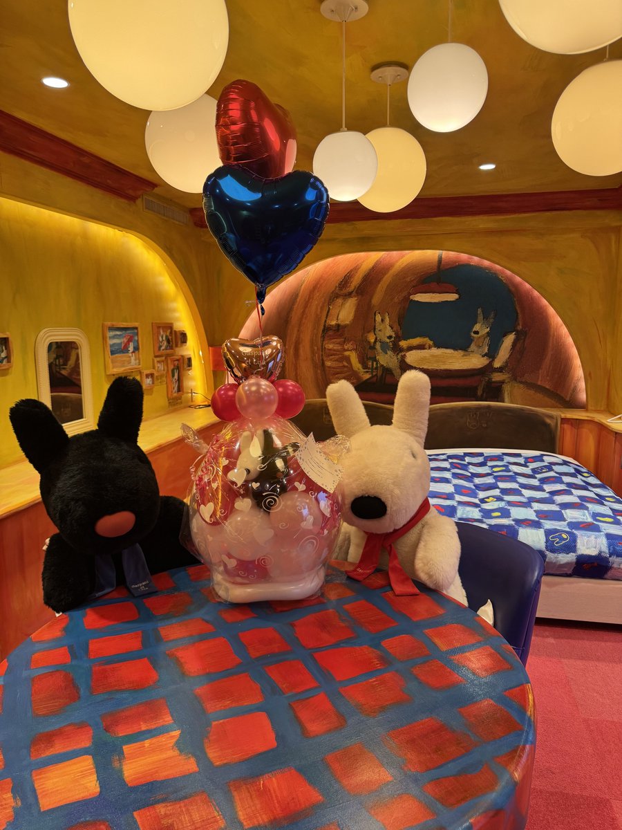 hr_official_pr's tweet photo. リサとガスパールルームは本日をもちまして、常設販売を終了いたしました。
13年間、長きにわたりご愛顧賜り誠にありがとうございました。
今後は装い新たに、期間限定コラボルームとしての展開を予定しております。
詳細が決まり次第公式サイトなどでお知らせいたしますので楽しみにお待ちください！ https://t.co/UEQJ3IrUzz