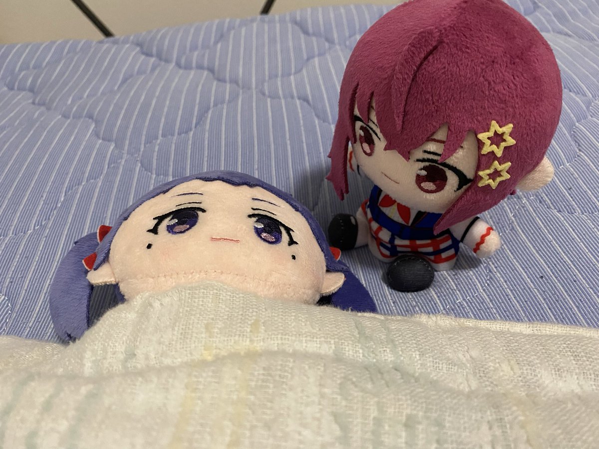 n0z5a's tweet photo. もこうのシャインポスト実況を見てあまりの鬱エンドに紅葉が寝込んでしまい、それをそっと見守る雪音 https://t.co/E952FvVjn8