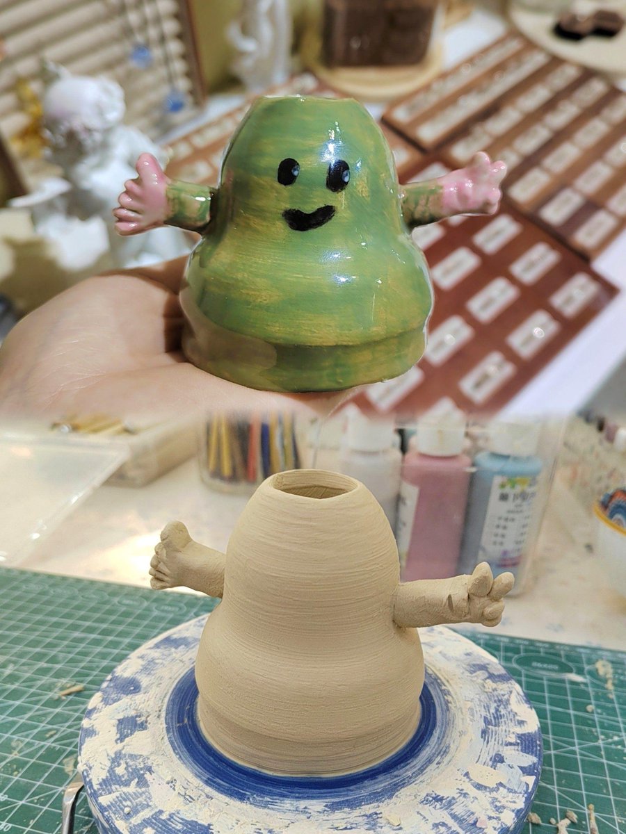Ronal41994590's tweet photo. Calling all creative minds!  Our Art Club’s handmade craft fair is this Sat, 10AM-4PM at the Campus Quad—come shop unique items, meet makers, and join a free mini pottery demo! Don’t miss it!， https://t.co/B0XJuOwn8g
