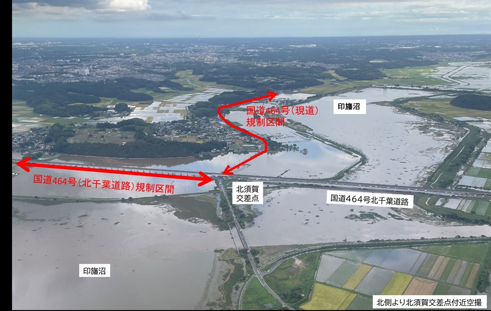 chibaken_saigai's tweet photo. 印旛沼周辺で広範囲に浸水が発生しております。このため、国道４６４号（印西市～成田市間）が冠水しており、通行はできませんので、道路を利用される皆様はご注意ください。 https://t.co/b6Piu3deGE