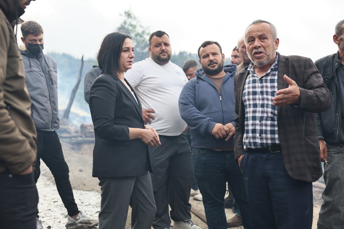 ilkekarabacak_'s tweet photo. Belediye Başkanımız @hasanbaltaciyep ve İlçe Başkanımız Cemal İlyasoğlu ile birlikte İnebolu Deresökü Köyümüze giderek yangından etkilenen hemşehrilerimize geçmiş olsun dileklerimizi ilettik.

Yangına müdahale eden tüm ekiplerimize teşekkür ediyor, görevleri başında olan herkese kolaylıklar diliyorum.

İnebolu’muza ve yangından etkilenen tüm hemşehrilerimize bir kez daha geçmiş olsun.