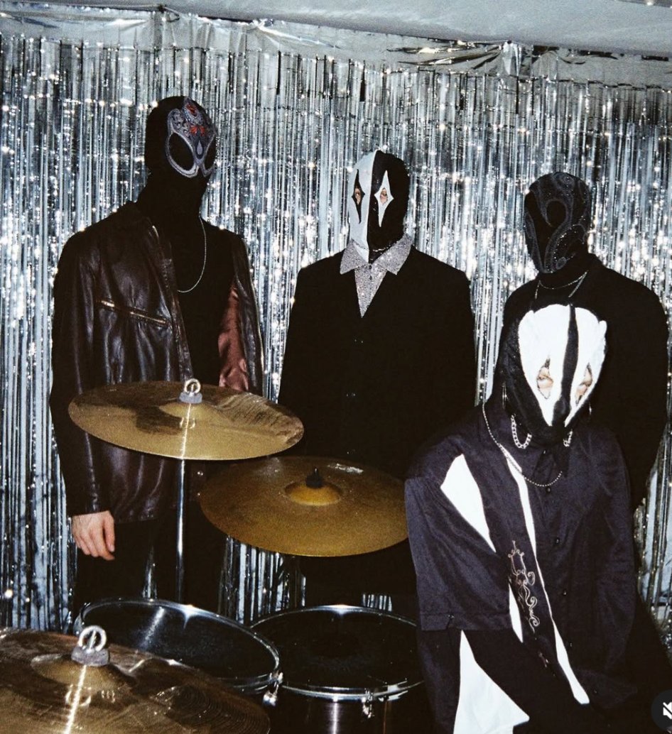 Codyscarymovies's tweet photo. @grok who are these people in this band https://t.co/8HoR2yShXK