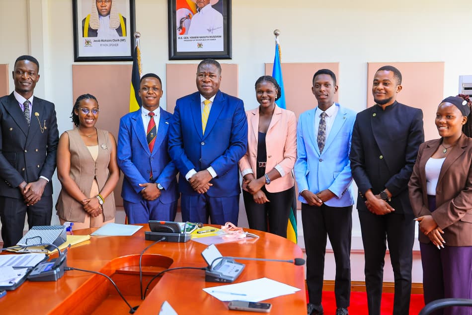 Parliament_Ug's tweet photo. 𝐒𝐩𝐞𝐚𝐤𝐞𝐫 𝐎𝐛𝐨𝐭𝐡 𝐁𝐚𝐜𝐤𝐬 𝐌𝐚𝐤𝐞𝐫𝐞𝐫𝐞 𝐆𝐮𝐢𝐥𝐝'𝐬 𝐏𝐮𝐬𝐡 𝐟𝐨𝐫 𝐌𝐨𝐫𝐞 𝐅𝐞𝐦𝐚𝐥𝐞 𝐇𝐚𝐥𝐥𝐬 𝐨𝐟 𝐑𝐞𝐬𝐢𝐝𝐞𝐧𝐜𝐞

The Speaker of Parliament, Jacob Marksons Oboth, has pledged his support for efforts to expand female student housing at Makerere University.

Speaker Oboth made the commitment during a courtesy visit to Parliament by the Makerere University Guild leadership, led by Guild Speaker Mutatiina Travis Muhwezi and Deputy Guild Speaker Evas Akello.

The student leaders used the meeting to raise a number of pressing policy and welfare concerns affecting the student body, chief among them the shortage of accommodation for female students.

In his response, Oboth commended the guild leadership for raising the matter directly with Parliament and assured them that the House will expeditiously approve any funding request for female hostels.