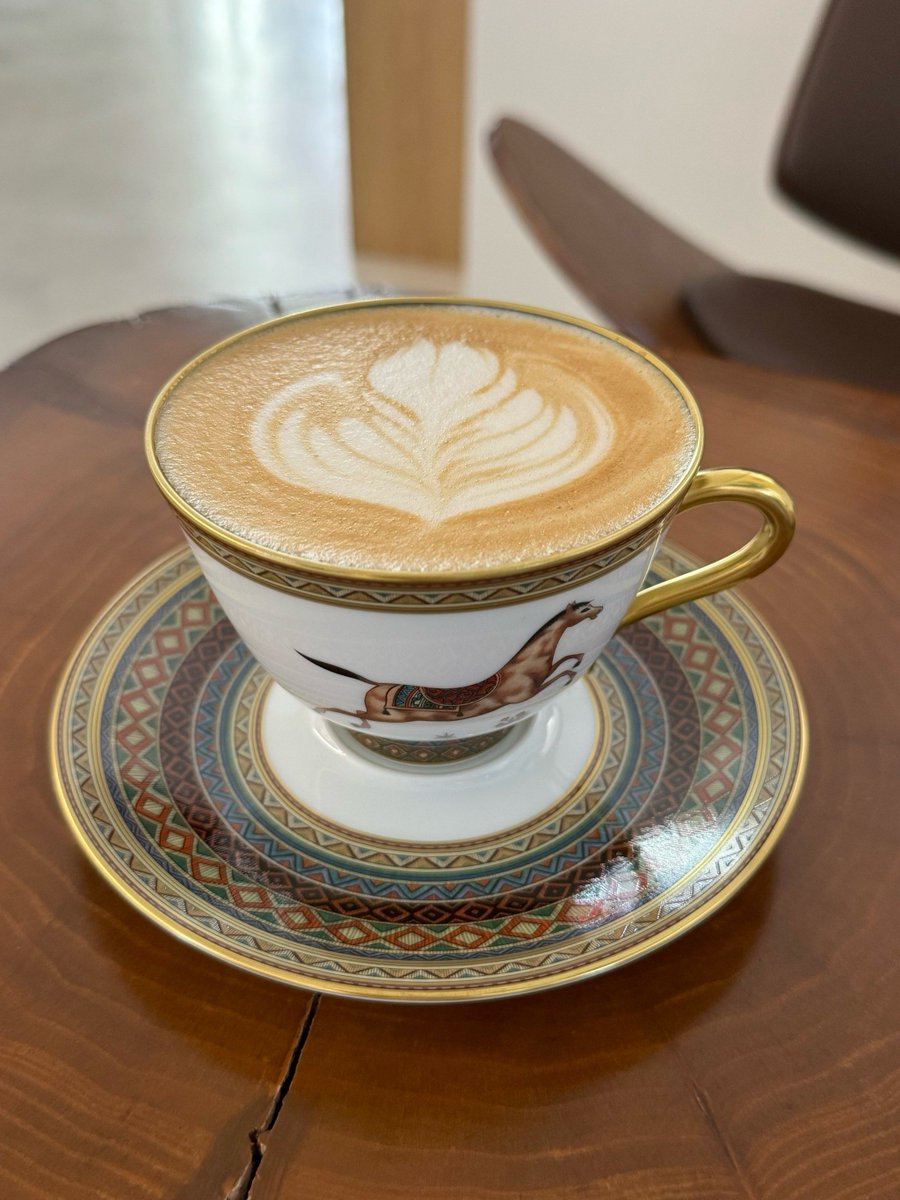 DonyaStromvnm's tweet photo. Prepara un refrescante café con hielo: mezcla café frío, jarabe de vainilla y leche de avena. Listo en 5 minutos, perfecto para el calor. https://t.co/DsZcZ4wBxS