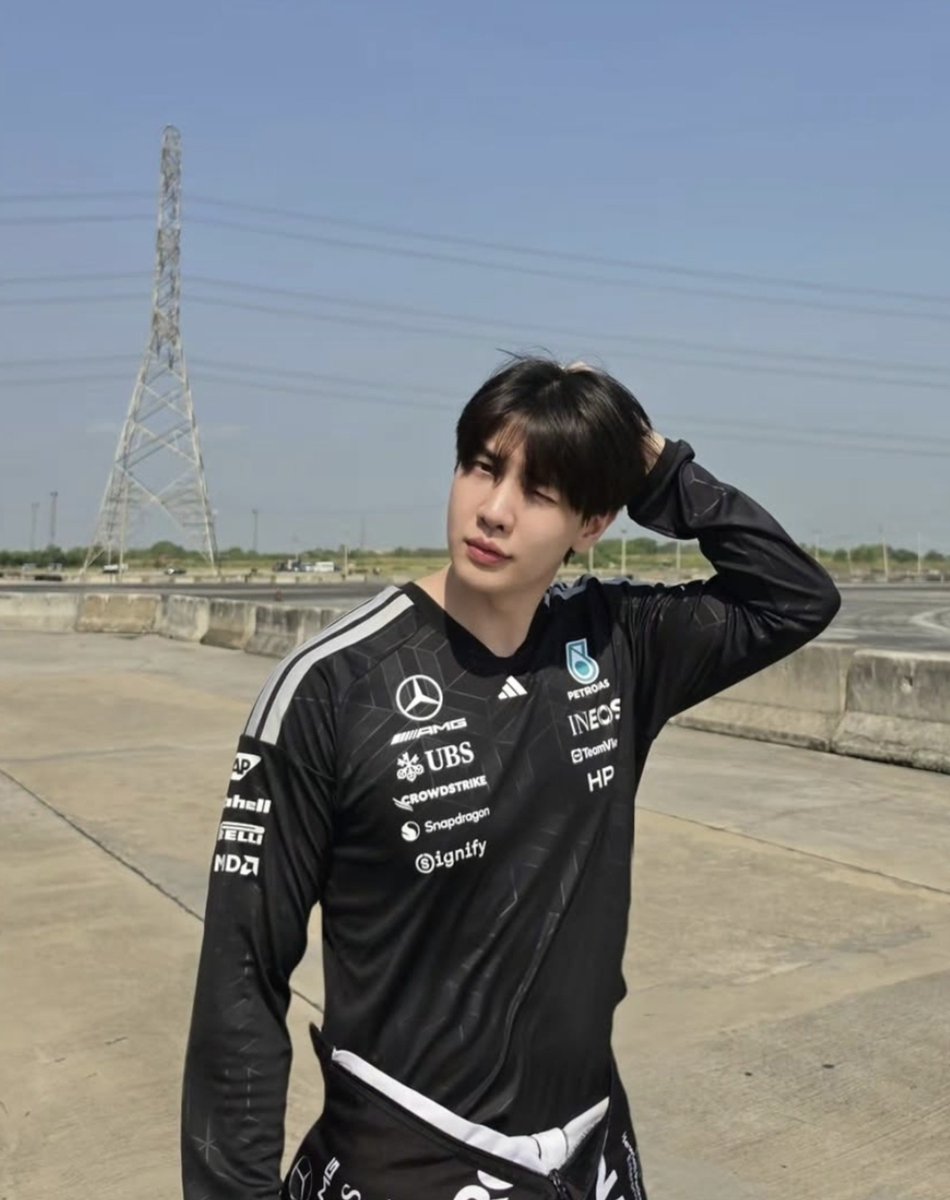 MoominxMx's tweet photo. #maxky_rp 🏎🏁

Real life                                     In series https://t.co/fx9vkRzC7r
