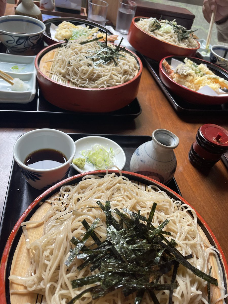 887_luv3's tweet photo. 初めてのお墓参り。なんか不思議な感覚だったなー。お花やお線香奮発して良かったな😊
この連休は、旦那さん仕事だったけど、お弁当そこそこ頑張ったり、義家族ともご飯行ったり、ゆったりではあったけど充実してた〜
明日から二日間仕事頑張ろう🌿 https://t.co/K2b7Hfdp61