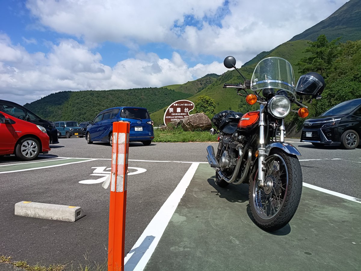 t103z1's tweet photo. 阿蘇パノラマとかミルクロードは制覇した　やまなみハイウェイのこの辺り狭霧台も良かった https://t.co/1uaKOTh3Kw