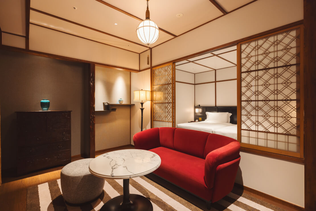 DestinaHotels's tweet photo. アルプス館、愛宕館、碓氷館の3つの建物に分かれていて、国の有形文化財に登録されているのも、ジョン・レノンが泊まっていたのもアルプス館。

創業130周年を記念して、2023年1月から約1年半にわたる大規模改修・改築工事が行われた。ただでさえ洗練されているのに、更に美しく進化した・・！ https://t.co/2YpqVtoIlg