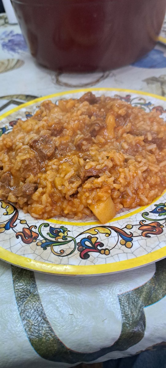 augustoboggian3's tweet photo. Por más que haya 35 grados de calor 🔥 igual dame un plato de guiso  !!!!!! https://t.co/fnJfQyFHJH