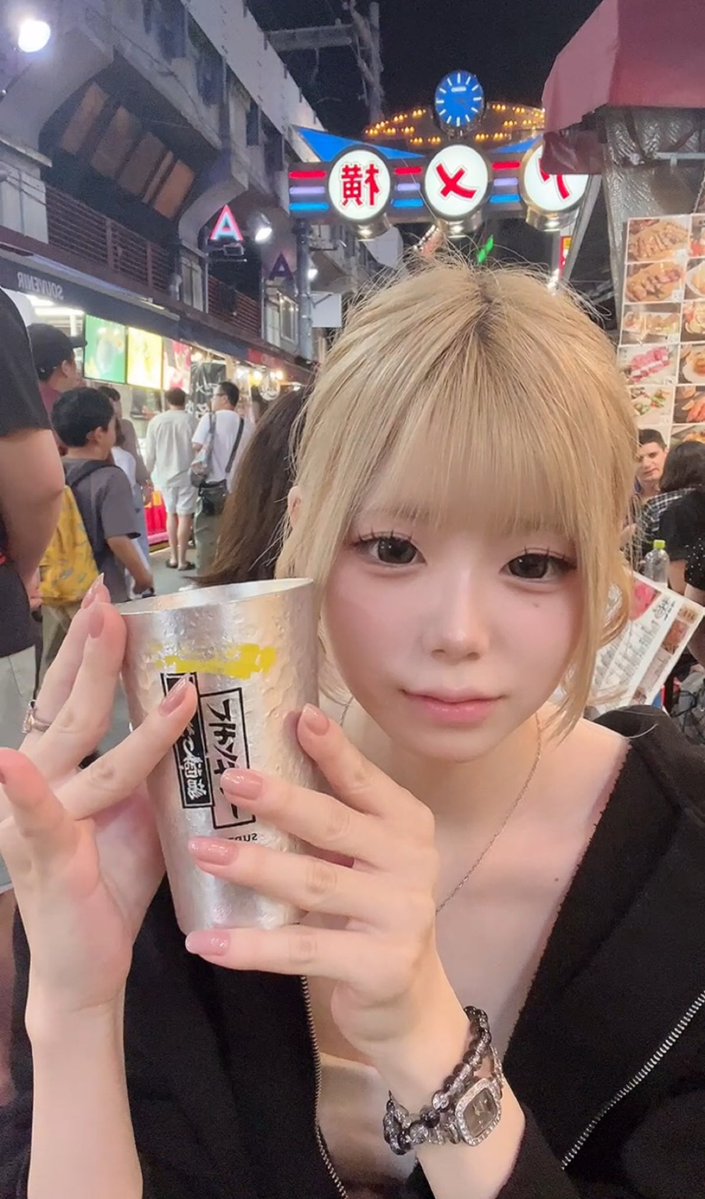 droc8z's tweet photo. 昨日たっくーのゾク祭り行ったよ~!!（՞>⩊<՞）怖いご飯とか沢山あって楽しかった!!その後そのままアメ横にも行ったฅ^•ω•^ฅ https://t.co/tLeGGzmMM0