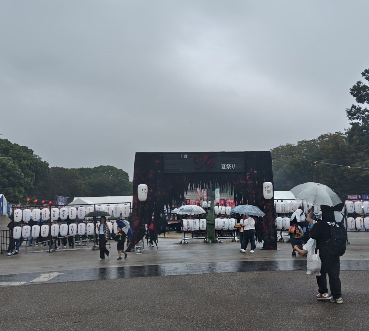 tab6shv3's tweet photo. ゾク夏フェスつれてってもらった！！
雨で出店はそんなに楽しめなかったけどトークショーたのしかった😆
あ、もちろんビールはのみましたw https://t.co/LEwLYr8g2o