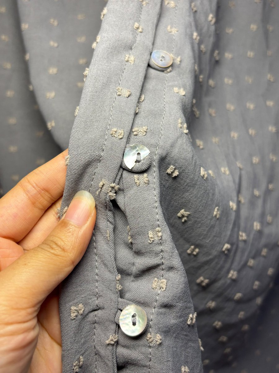 annisdanimin's tweet photo. WTS / WANT TO SELL

Preloved blouse by oclo official 

📌 IDR 35k

Available oren, gratis ongkir✨
- excl admin (disarankan splitpay biar murah)

#prelovedbyannisdanimin https://t.co/cGR1wkHkvl