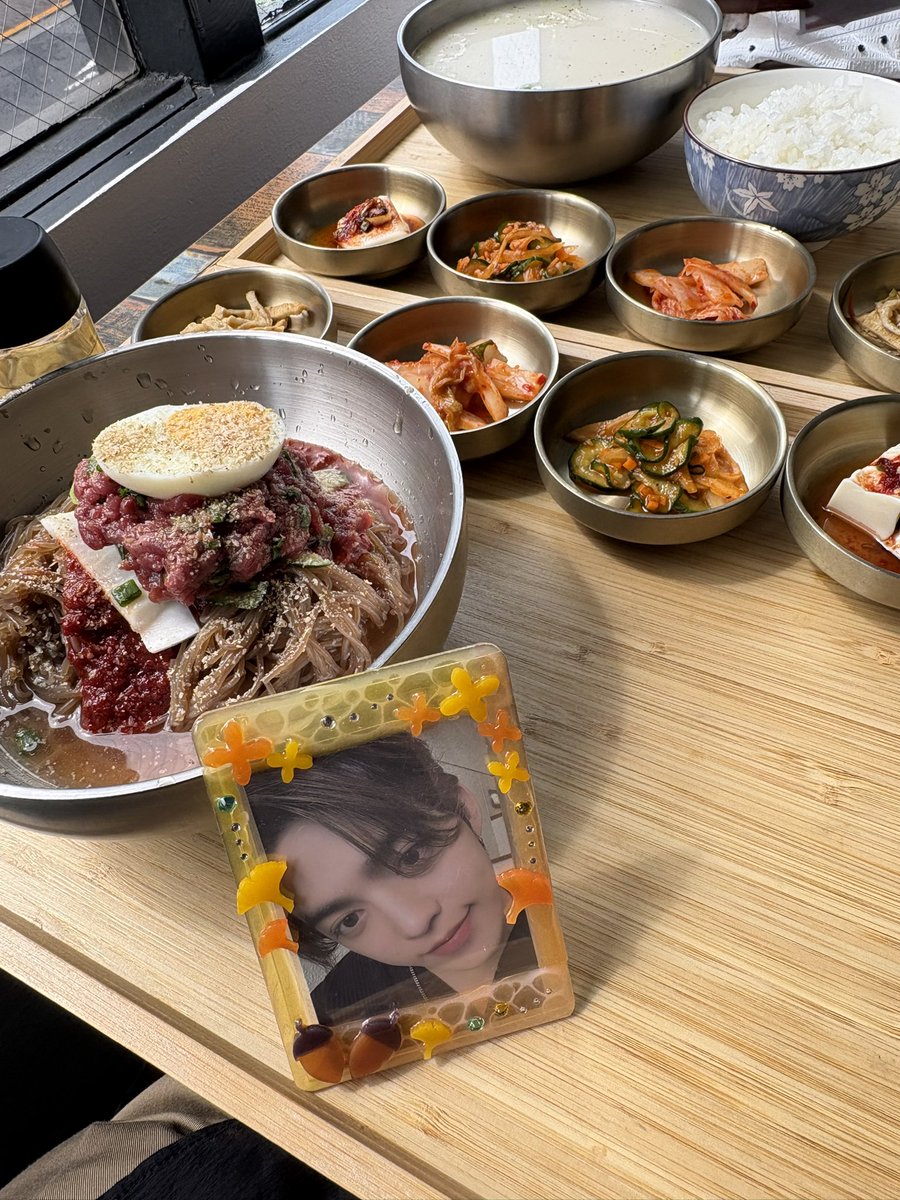 s_akeake's tweet photo. いつも撮るだけ撮ってあげそびれちゃう😂いつだかの笑
久々にゆぴちゃんにお願いしたトレカケースにスンチョル入れて連れ出してきた❤️とってもかわいっ♡
ランチのお店美味しい上に、バイキングつきのコスパ良し、オーナーさんもめちゃくちゃいい人だった✨
しっかりちゃっかり⛩お願いもしてきたよ🫣 https://t.co/sJ9ZK3pySy