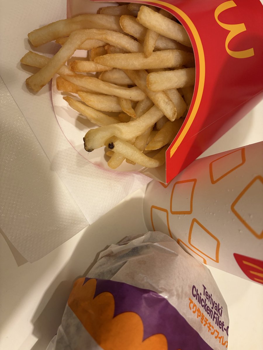 YOSN_1010's tweet photo. 朝マック無理だったから結局昼マック食べた😋 https://t.co/ZPibpjBAMG