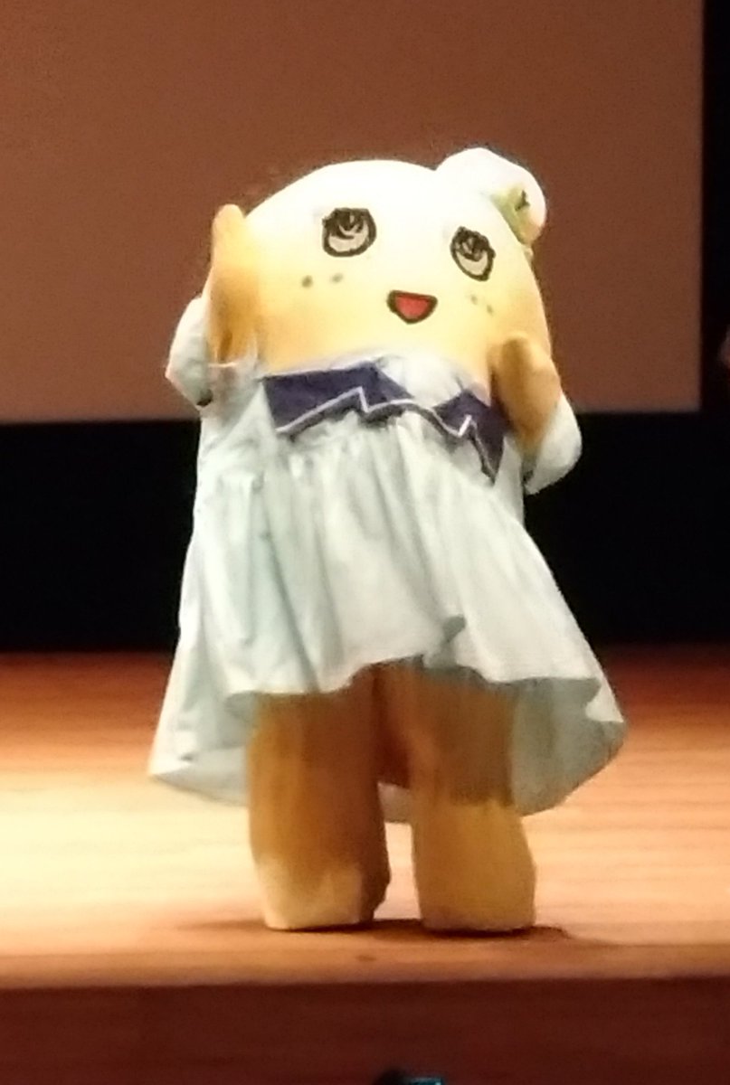 saya_moon's tweet photo. ふなちゃんinナシスカシティ
後ろの方まで手を振るふなちゃん。
お衣装かわいい😍
ジャンプしてスカートがひるがえるのもかわいいなっし

ふなちゃんのあの素晴らしい健脚、体力、ジャンプ力は、幼少期から横須賀の坂道に鍛えられたからかな？ https://t.co/8H83QgAksY