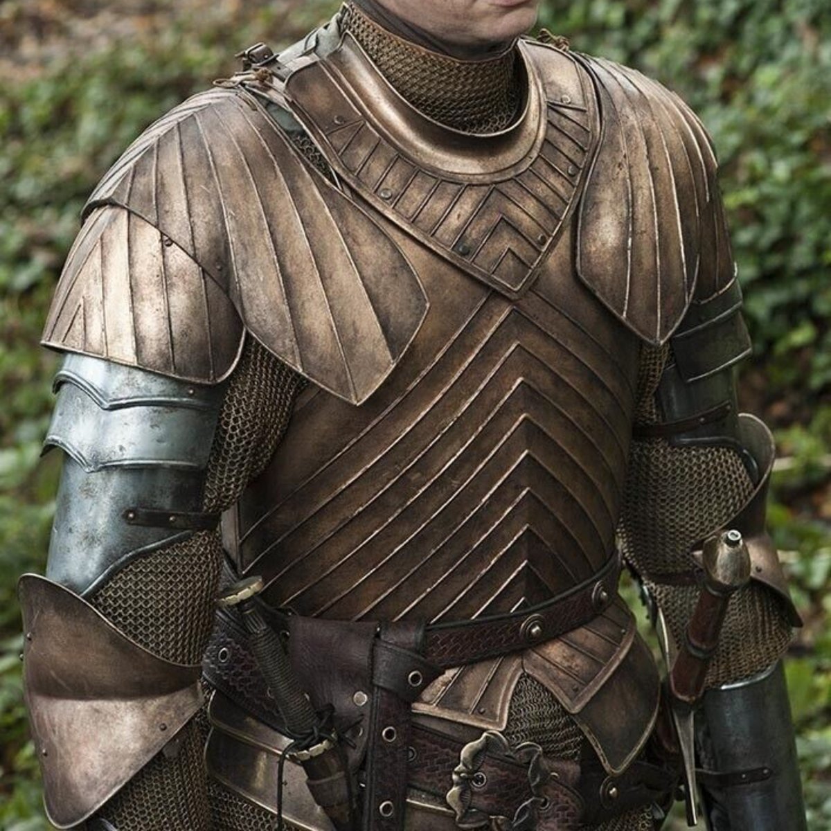 tinuveil's tweet photo. showing jon's "armor" out of all the amazing ones that were designed for got is definitely a choice. https://t.co/Sk9qNVluFU