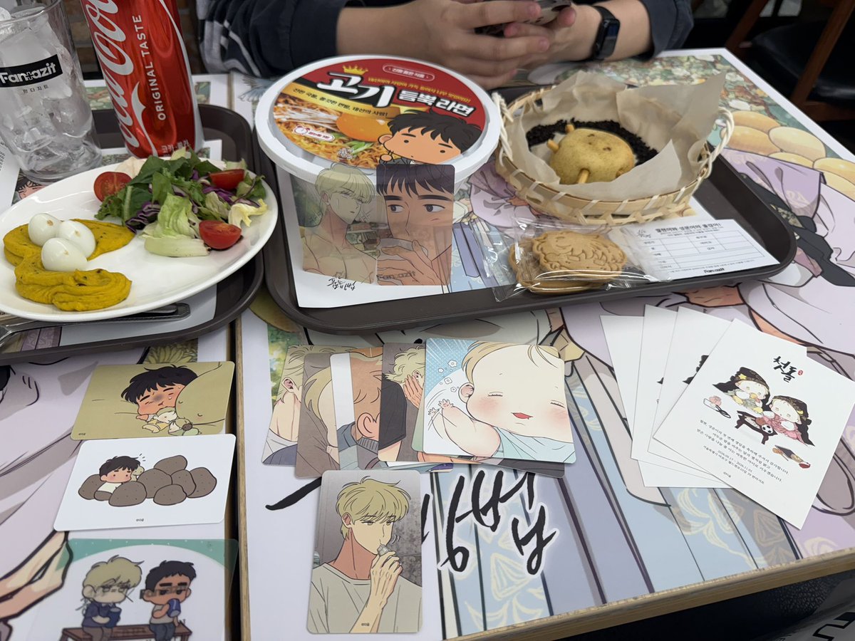 scrlttm21's tweet photo. 냠냠❤️❤️
#신을품는방법 #판타지트 #콜라보카페 https://t.co/9FmiHUrBDX