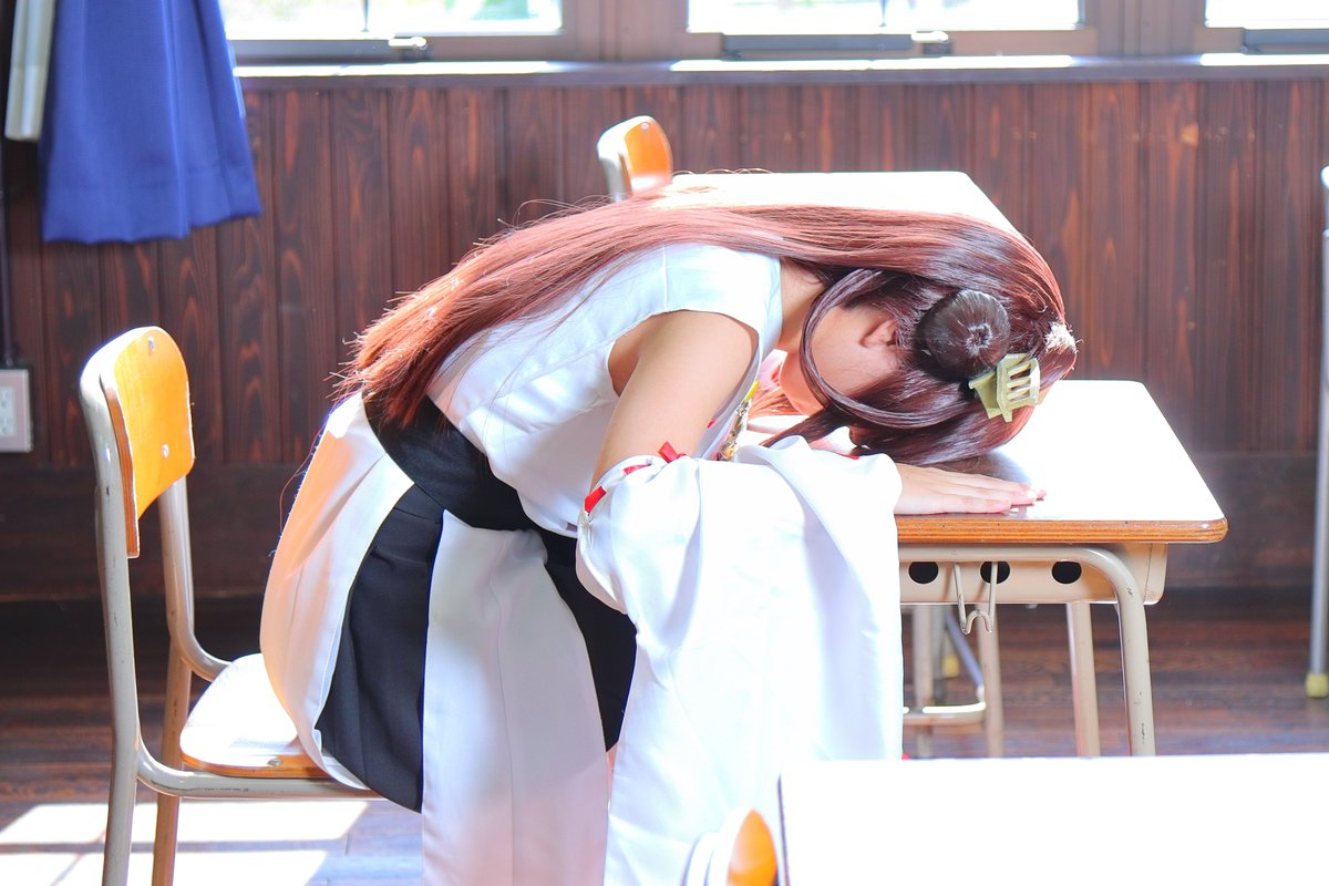 SatsukiOtose's tweet photo. 脚でフォローしてくれてる方が沢山いるんだけど普段は艦娘でふざけ散らかしてるレイヤーです…ごめんよ…… https://t.co/lLy8zLaWJr