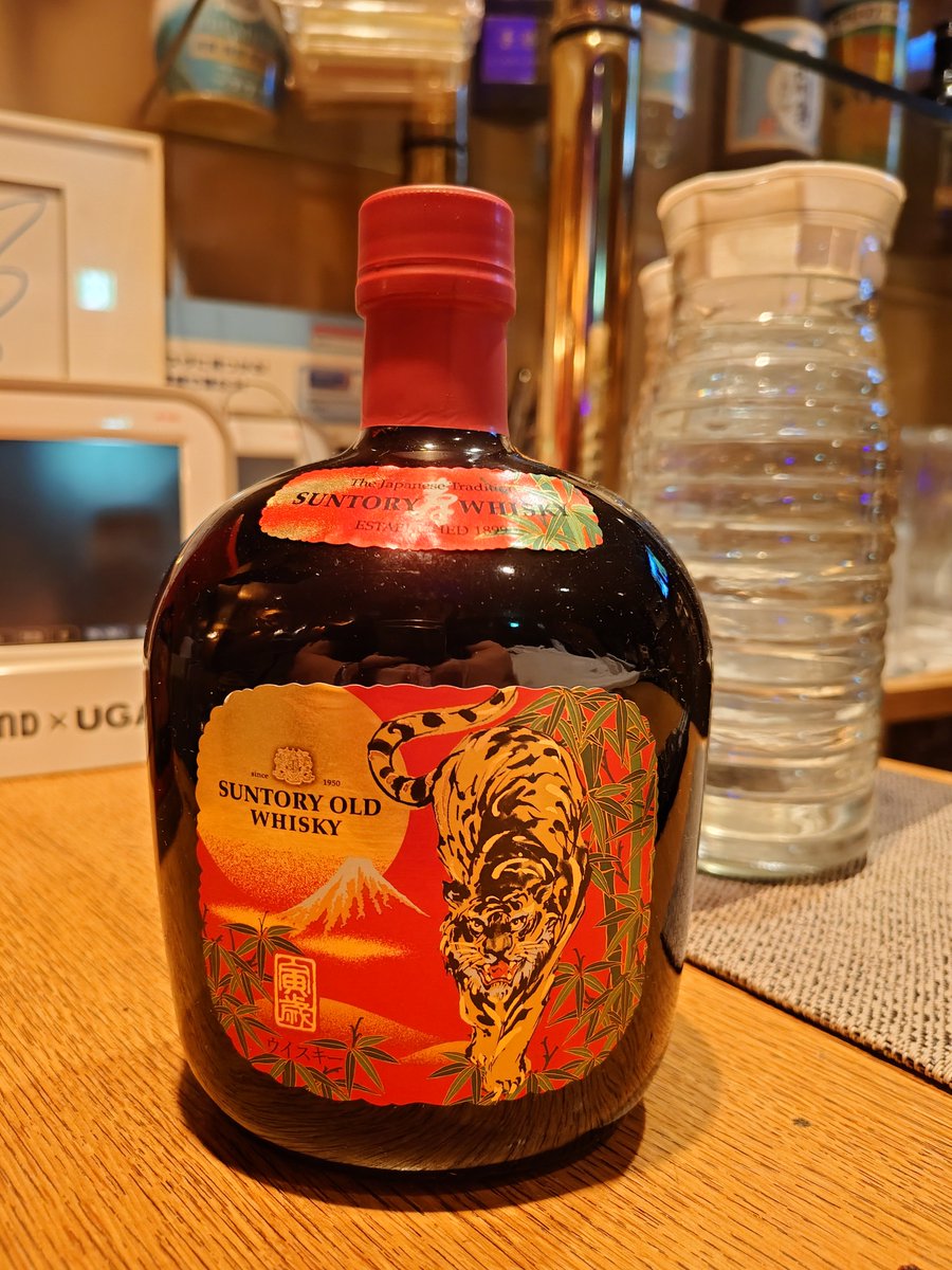 snackSKC's tweet photo. 水曜日🤗✨
シルバーウィーク最終日もやってます🥃
虎🐯ボトルの珍しいサントリーオールド入りました🎶
今日も24で飲みましょ🍻
SNS見たよでビール1杯サービス🍺
ご来店お待ちしております🌈
 #北24条
 #スナック
 #スナック好きな人と繋がりたい
 #ゴルフ好きな人と繋がりたい
 #飲み放題
 #歌い放題 https://t.co/6CdmiRZHdv