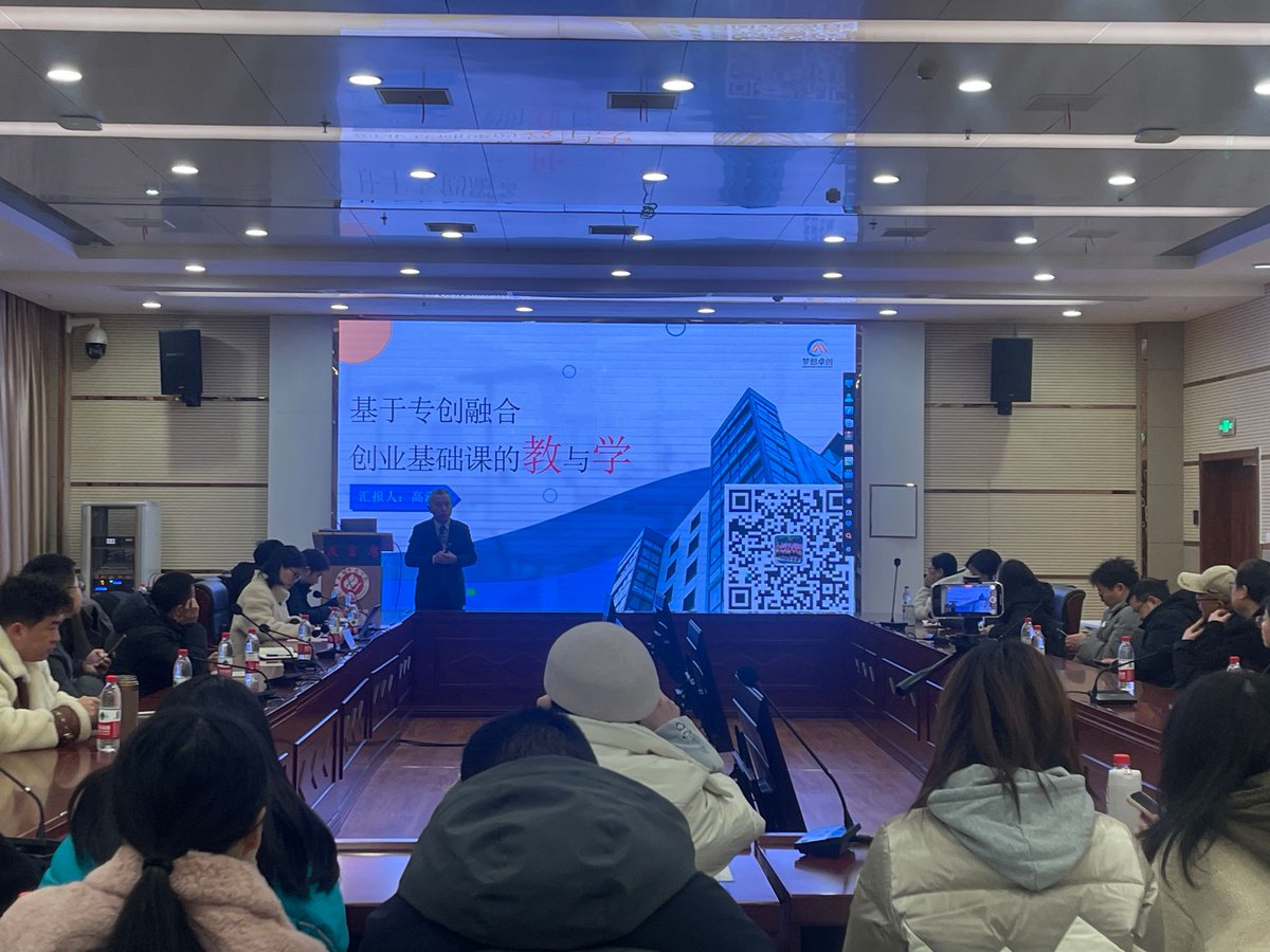 IeshaLeconey's tweet photo. Hoy compartí conocimientos sobre marketing digital con emprendedores locales en el taller “Crea tu marca en redes”  Las ideas que surgieron hoy nos llevarán a crecer juntos! https://t.co/KEa41aUFAe