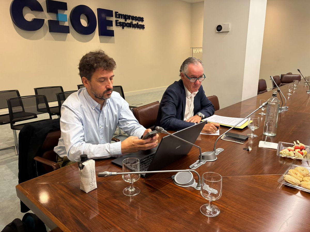 ARTECAMCLM's tweet photo. Jornada muy intensa y provechosa hoy en la junta directiva de @cea_ps . Nuestro presidente ha llevado la voz de #CastillalaMancha a la reunión, en la que se ha abordado el nuevo plan estratégico de CEAPs, de la que formamos parte, y la preparación de la VI Cumbre del BabyBoom https://t.co/oO7NWkbXjY
