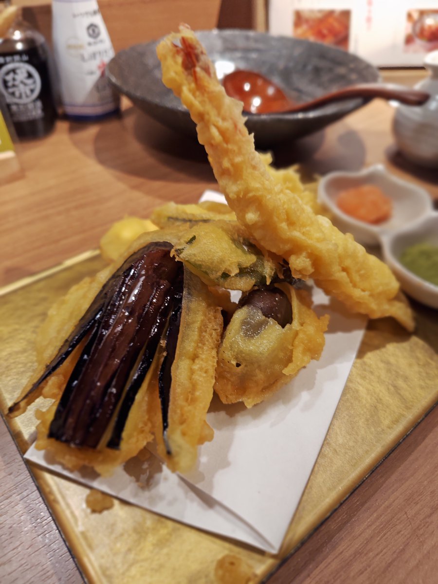 tab6shv3's tweet photo. そして、２軒目
大宮のオシャレなお店でおでん食べ放題してきた！
おでんてこんな美味しい食べ物だったのか⋯
コスパ良すぎる！
天ぷらもサックサックで大満足
#鳥居くぐり大宮店 https://t.co/7ytS6rMlK6