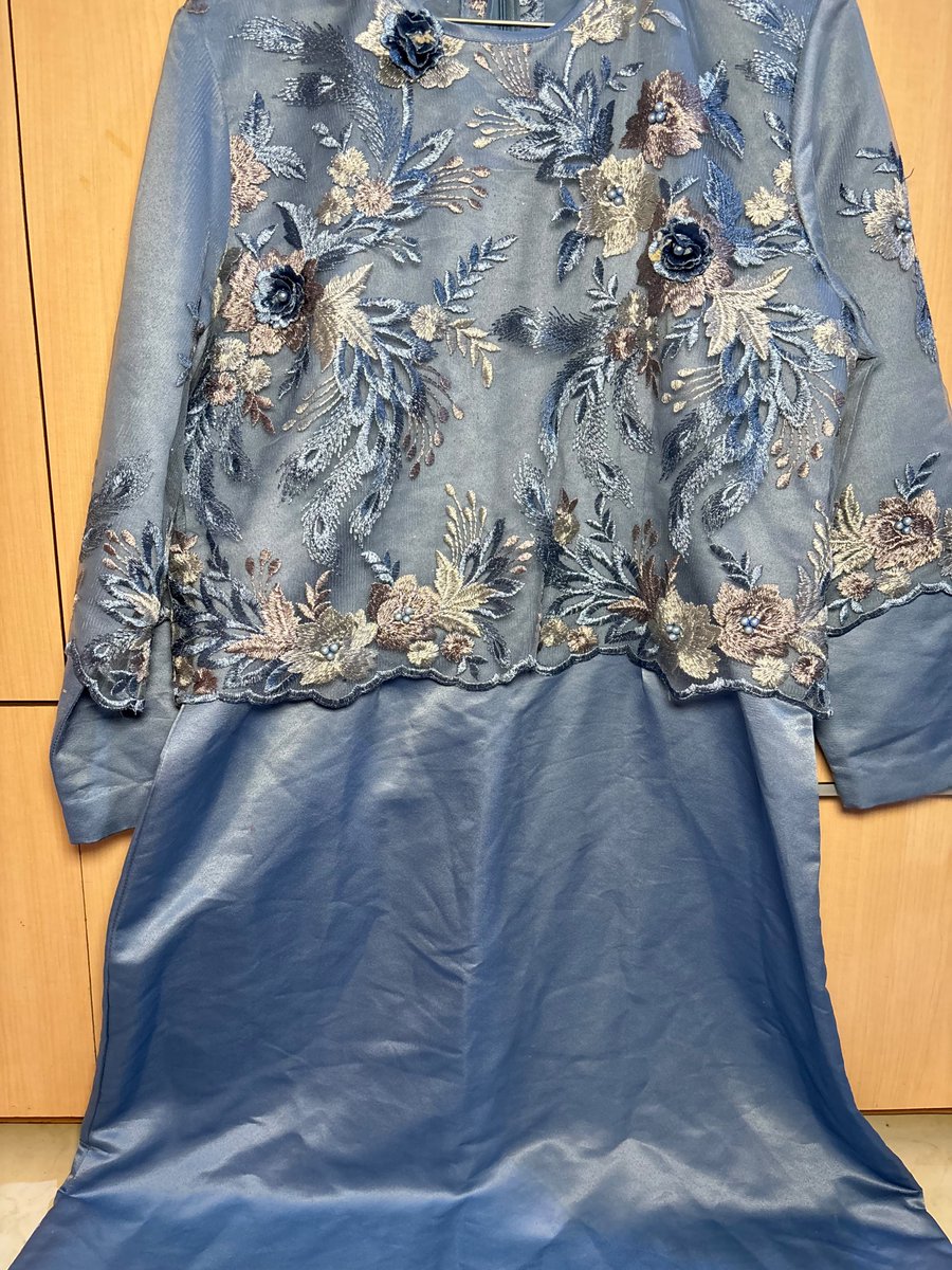 annisdanimin's tweet photo. WTS / WANT TO SELL

Preloved dress brukat biru

📌 IDR 120k (negotiable)

Available oren, gratis ongkir✨
- excl admin (disarankan splitpay biar murah)

#prelovedbyannisdanimin https://t.co/xmO8gRkFs5