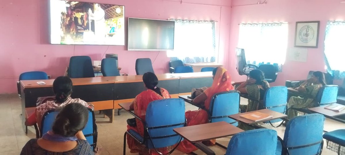 rohtaskvk's tweet photo. Krishi Sakhis participated in Natural Farming training at KVK Rohtas, Bikramganj and learnt about preparation of soil mixture for growing different vegetables seedlings and papaya saplings. https://t.co/iBbz2Ju2V9
