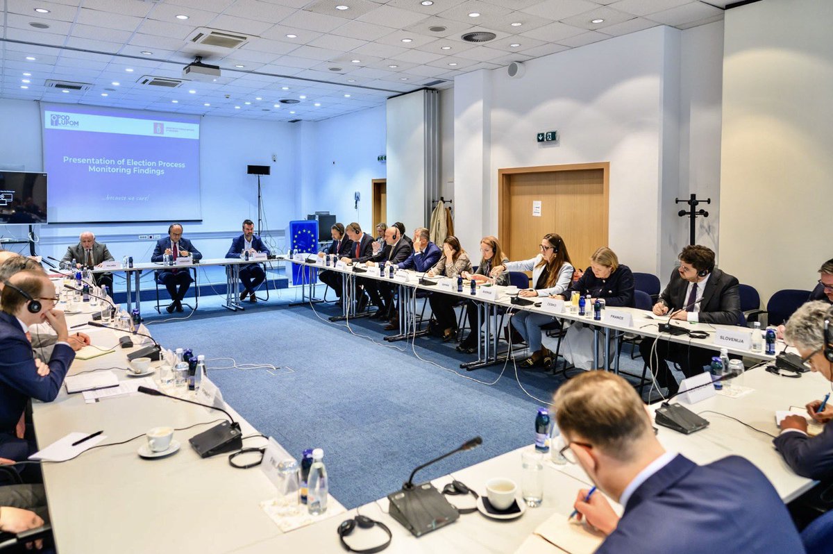 LSorecaEU's tweet photo. 🙏 to BiH Central Election Commission (CEC) @IZBORI_BA President Jovan Kalaba and Dario Jovanović from 'Pod lupom' Coalition @pod_lupom for joining today our meeting of 🇪🇺EU Ambassadors to 🇧🇦BiH.

President Kalaba updated us on the current state of play of preparation for the upcoming 2026 General Elections, including on introduction of election technologies. Dario Jovanovic explained how they are preparing the extensive election observation and voter education campaign. 

The EU🇪🇺 and its Member States are supporting the CEC in strengthening its operational and technical capacities, as well as Pod Lupom in supporting citizen engagement, social media monitoring and election observation.

We will continue to support the CEC in the run up to the upcoming elections in its efforts to increase integrity, transparency and credibility of the election process, which is one of the key elements of the BiH’s path to the EU.

🇧🇦🤝🇪🇺