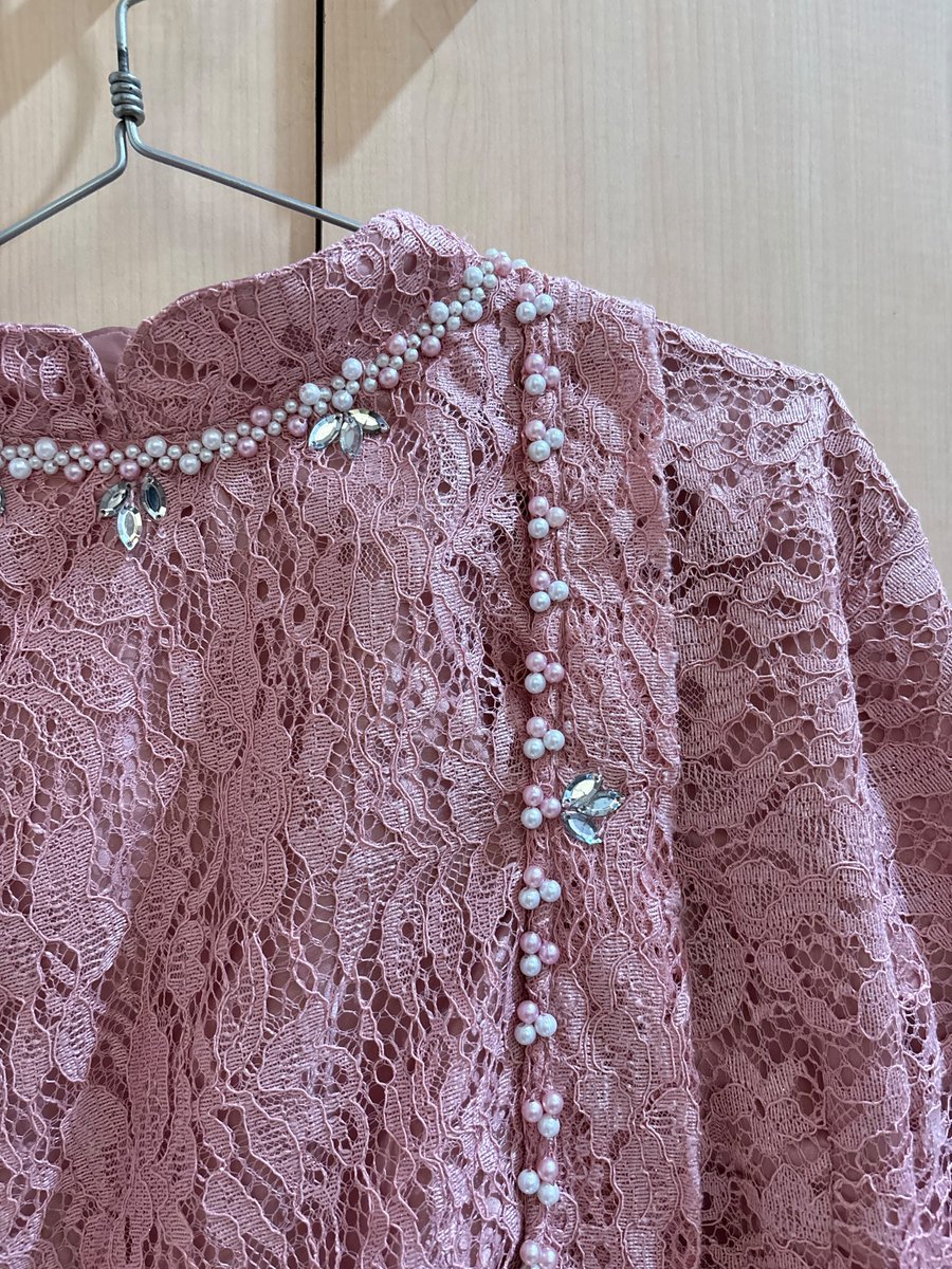 annisdanimin's tweet photo. WTS / WANT TO SELL

Preloved top brukat payet selendang pink 

📌 IDR 150k NET

Available oren, gratis ongkir✨
- excl admin (disarankan splitpay biar murah)

#prelovedbyannisdanimin https://t.co/RCr6glDbb1