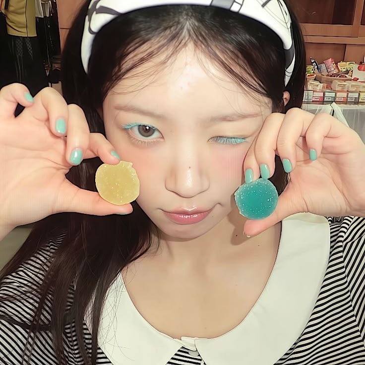 hourlitt's tweet photo. An appreciation post for Moka’s makeup looks https://t.co/bPbHsKlGKW
