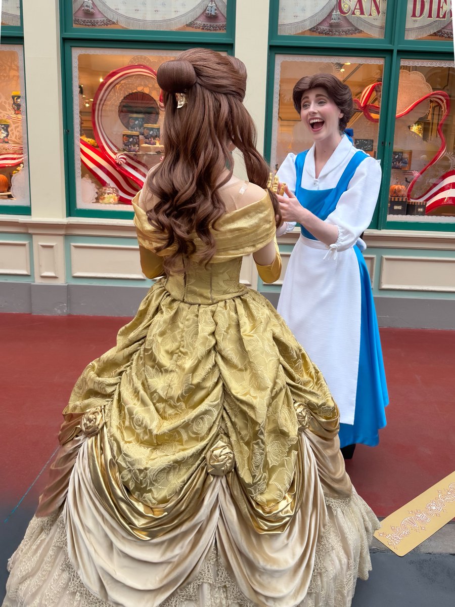 disneyna_gi's tweet photo. ベルに会えたの嬉しかった‼️‼️‼️😭😭✨✨優しかった💙💙✨✨✨
ありがとうベル🥹✨✨✨

#Dハロ仮装 #Dハロ仮装2026 https://t.co/DZwQ1QhDNL