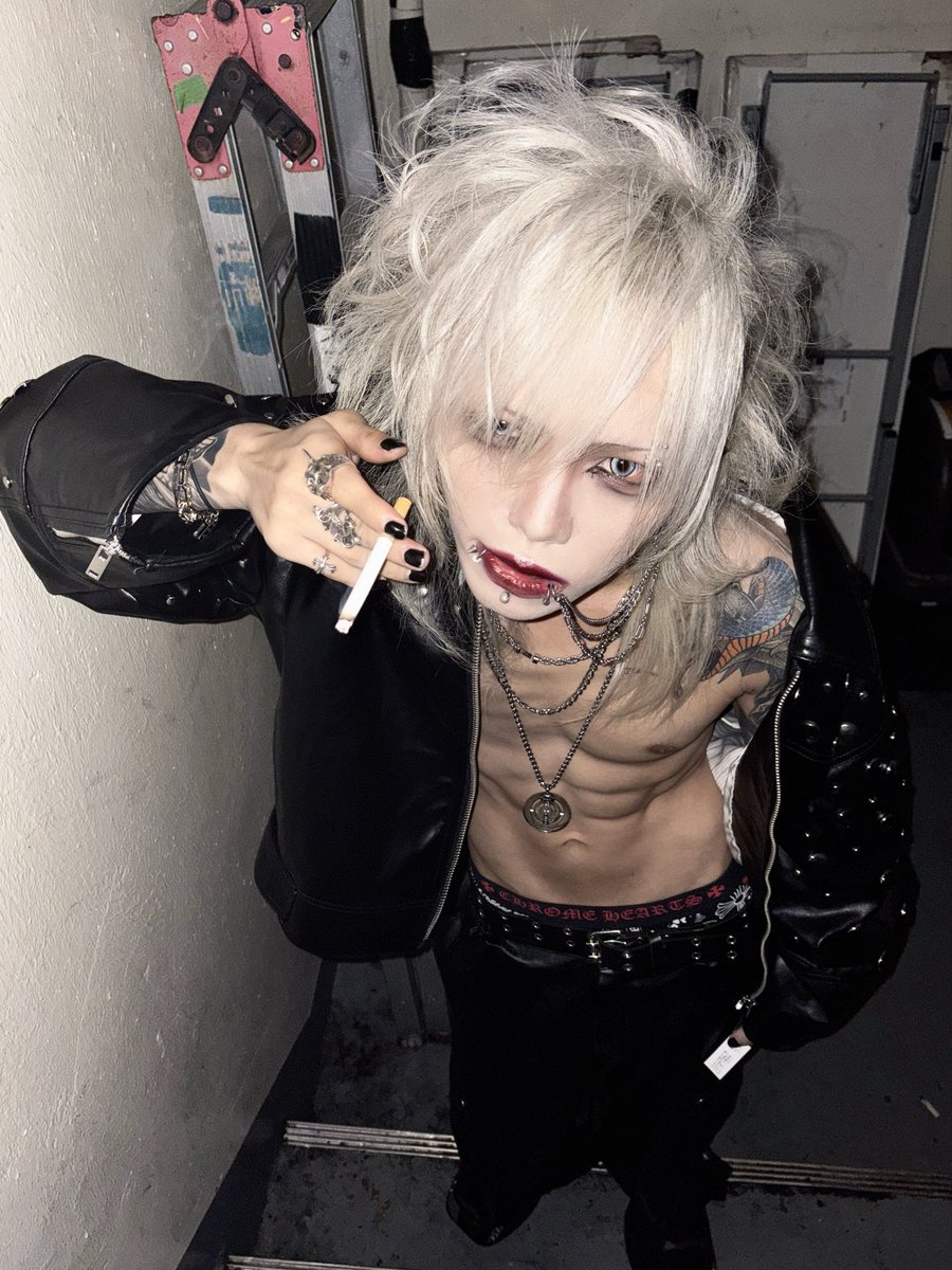 sugar_Nea's tweet photo. レザーの正しい着方は直や
ジャギ見習え https://t.co/DBLx8eQuZl