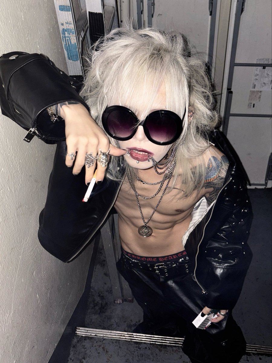 sugar_Nea's tweet photo. レザーの正しい着方は直や
ジャギ見習え https://t.co/DBLx8eQuZl
