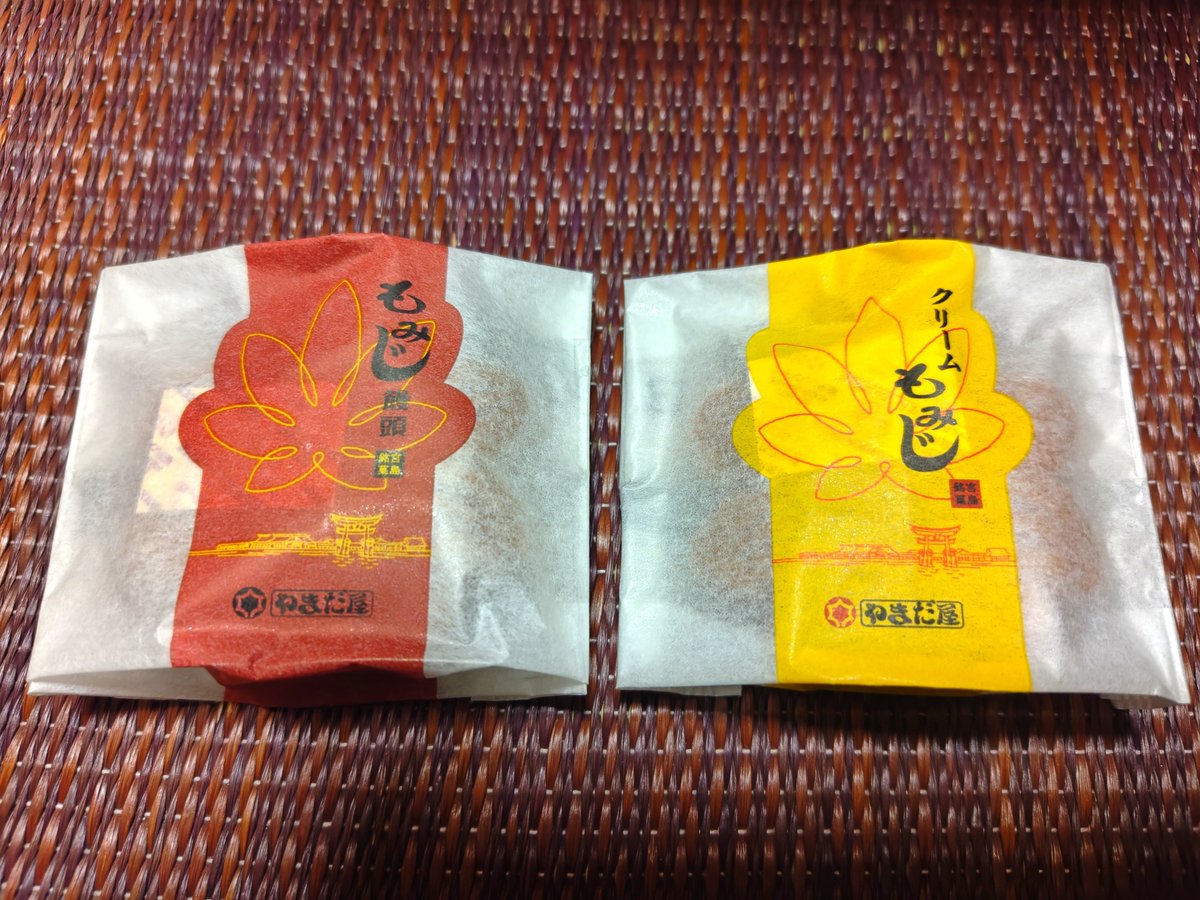 umihide27's tweet photo. こんばんは！
今日で長かった連休も最終日ですな！今年のシルバーウィークは、蔵羅八もオレもフル営業です。今日も気温も高めなので、もみじ饅頭のお土産を頂きました。
オレは、和菓子の中でもみじ饅頭が一番好きじゃ！ありがとうございます、いただきまーーーっす！ https://t.co/766UfJPL3Y