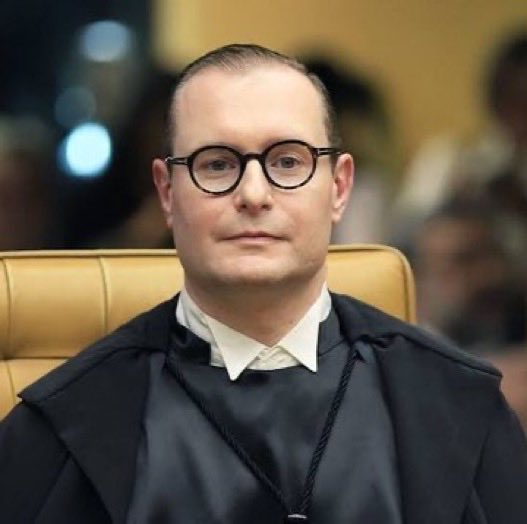 NewsLiberdade's tweet photo. 🚨URGENTE - Zanin acaba de negar pedido para obrigar Alcolumbre a instalar CPI do Banco Master https://t.co/G4Sb6vHu1F