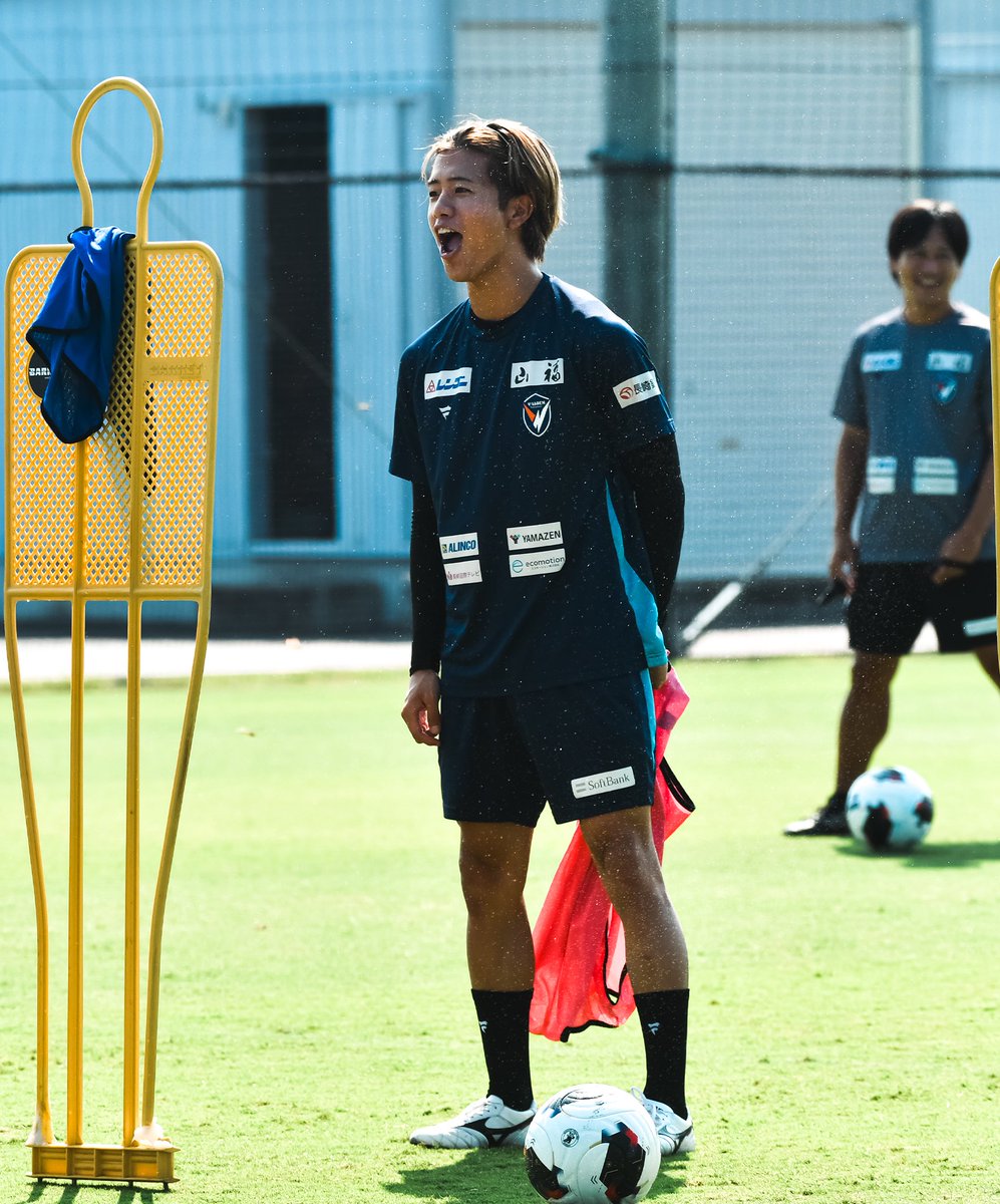 v_varenstaff's tweet photo. 𝙏𝙍𝘼𝙄𝙉𝙄𝙉𝙂 𝙋𝙃𝙊𝙏𝙊🔷🔶
中断期間、初日のトレーニング📸

🔜𝙉𝙀𝙓𝙏 𝙃𝙊𝙈𝙀𝙈𝘼𝙏𝘾𝙃
🏆明治安田J1リーグ第11節
🆚#サンフレッチェ広島
🗓️10/21(水)⌚️19:00

#vvaren #BEYONDtheDREAM #Jリーグ https://t.co/vQqgZO0LlV