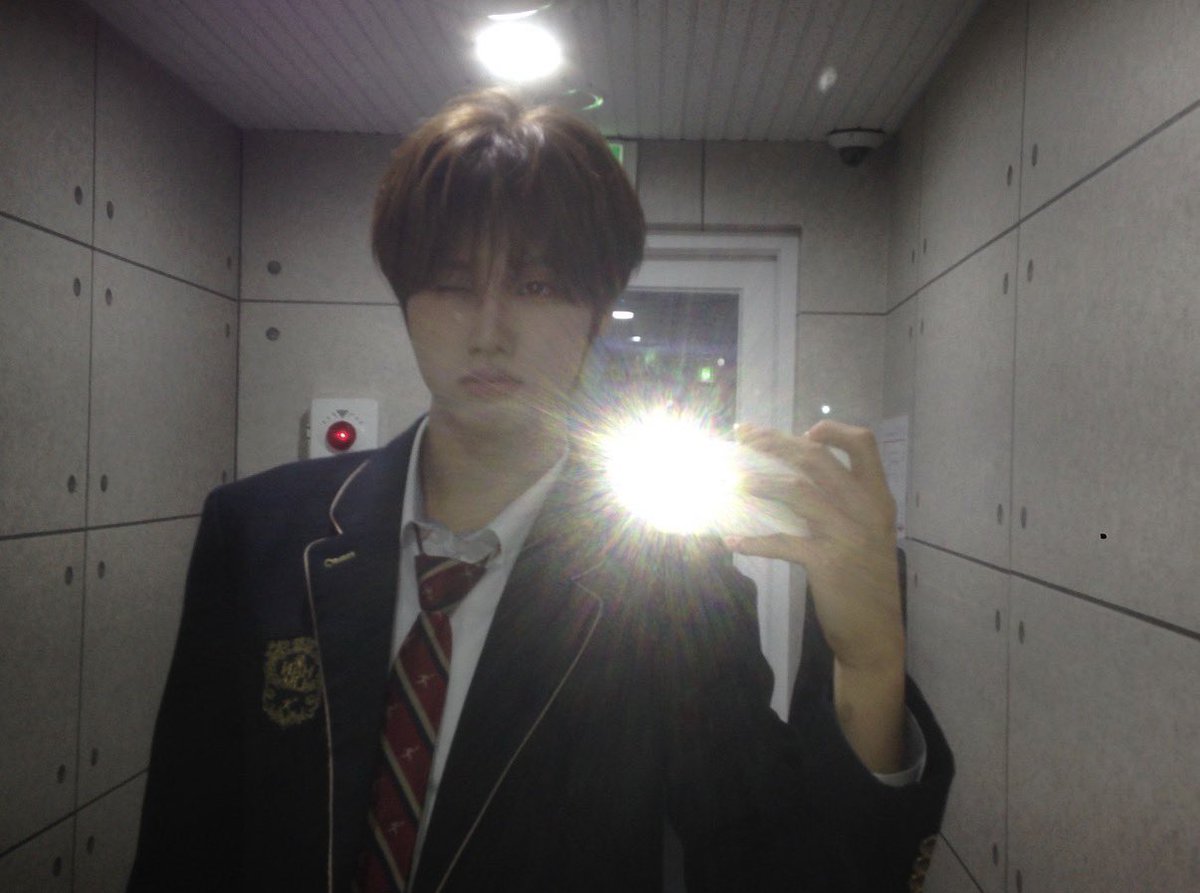 id8lov2uu's tweet photo. 너언제이럿게컷어 https://t.co/LKRfgHzYPQ