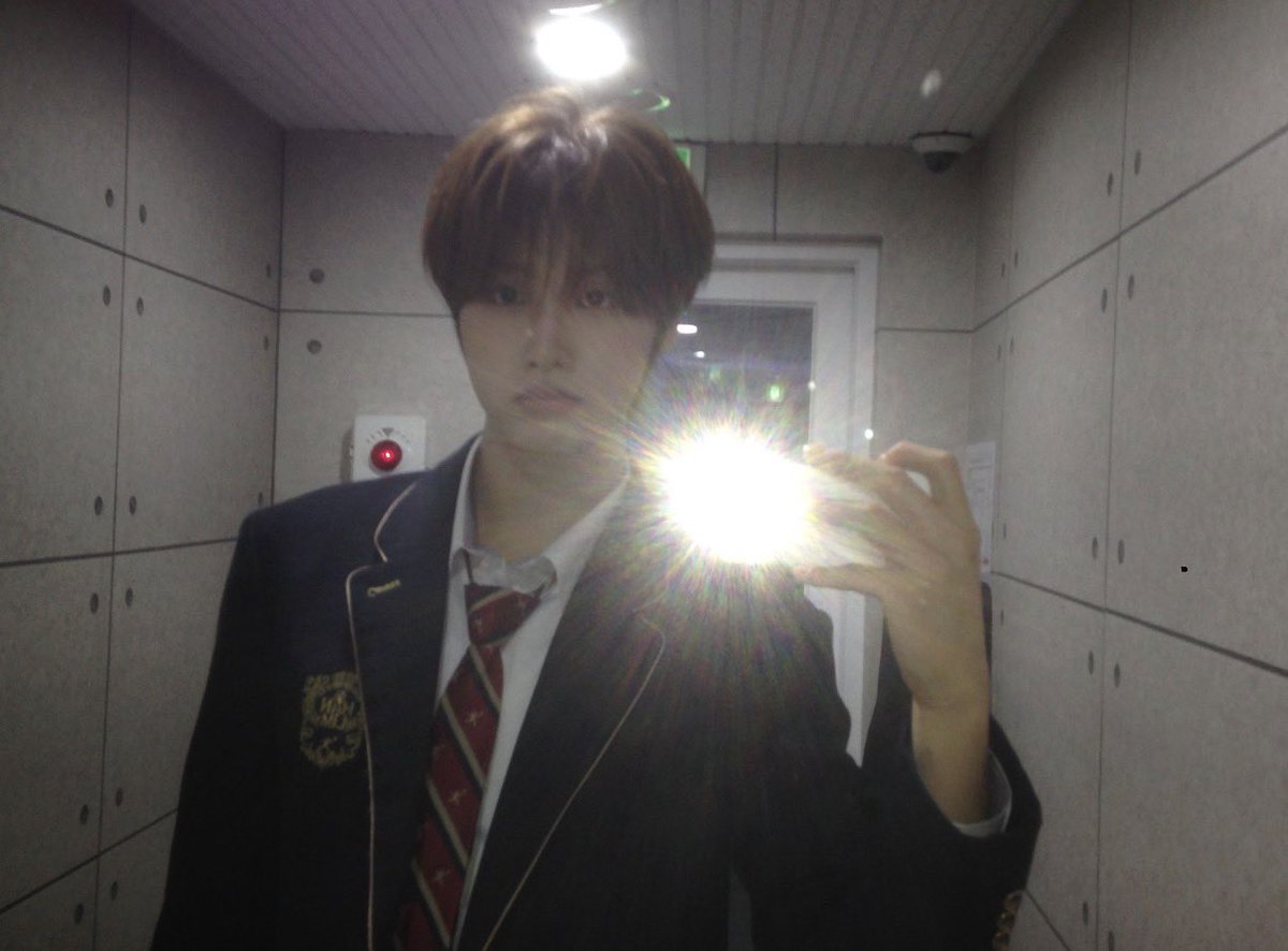 id8lov2uu's tweet photo. 너언제이럿게컷어 https://t.co/LKRfgHzYPQ