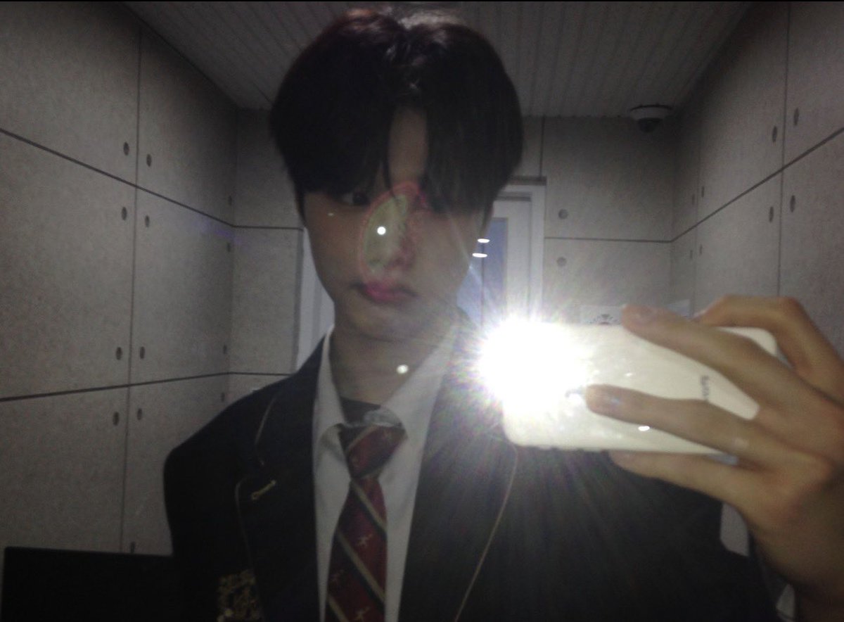 id8lov2uu's tweet photo. 너언제이럿게컷어 https://t.co/LKRfgHzYPQ
