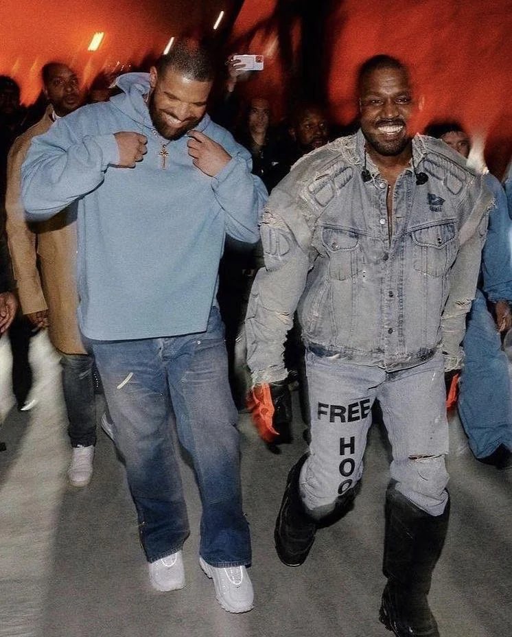 yzyjohnny's tweet photo. Drake liked a video of Ye unveiling the Dr. Donda West way sign in Chicago https://t.co/RPoEtZJQ5d