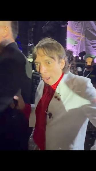 dibujites's tweet photo. Joaquín Levinton: "Me había estado rascando el ombligo detrás del escenario" https://t.co/KN3HHJZrhg