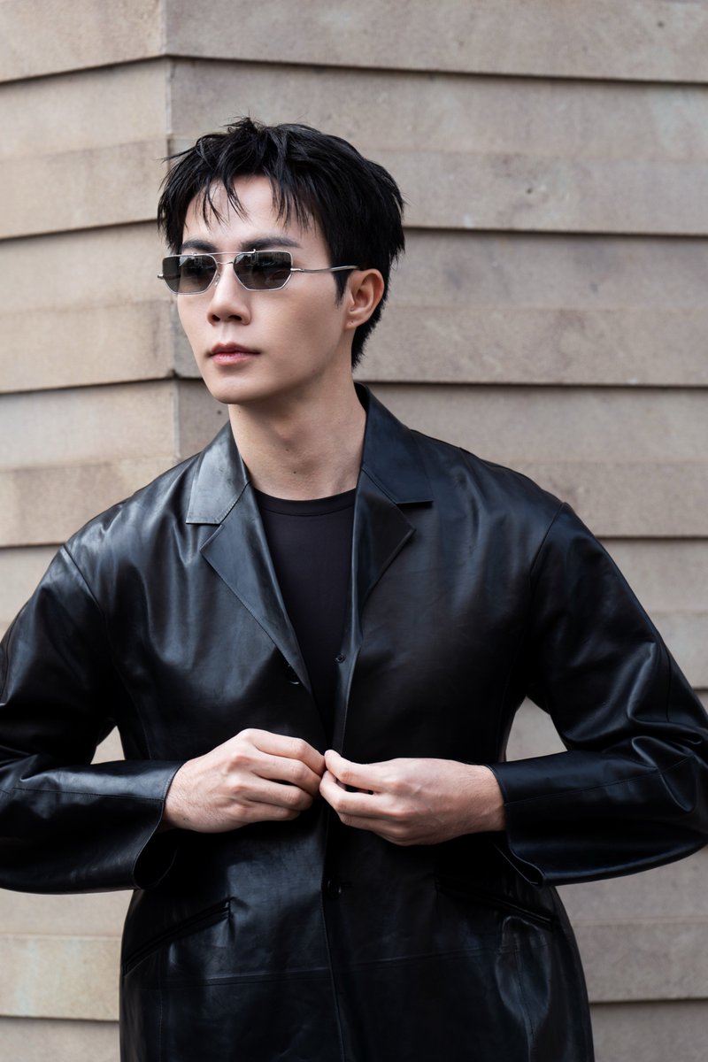EverydaynewsTH's tweet photo. หล่อละลาย ส่งภาพของ "ซี-พฤกษ์" ขณะไปร่วมชมแฟชั่นโชว์ Jil Sander คอลเลกชั่นใหม่ Spring Summer 2027 ที่จัดขึ้นในวันนี้ ณ กรุงมิลาน ประเทศอิตาลี 

ZEE PRUK MFW 2027
#EVERYDAYth #ZeePruk
#JILSANDERxZEEPRUK
#JILSANDER https://t.co/6WQooHJxxS