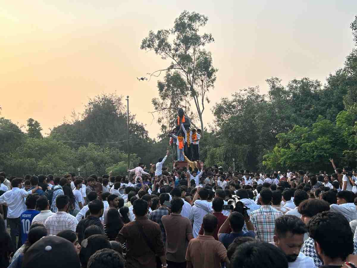 Patriot_Delhi's tweet photo. Delhi HC asks DU, candidates to respond to plea on victory procession after poll results 

#DelhiNews #NewsUpdate #DUSUElection

https://t.co/0MVKJjp4VZ https://t.co/jn3cToTi3j