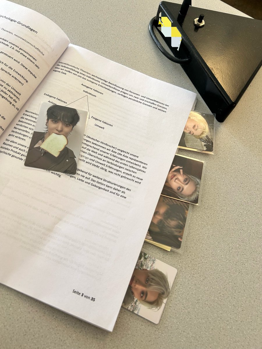 mia11xd's tweet photo. motivating myself to study 💔 https://t.co/9lqZlWY0iQ