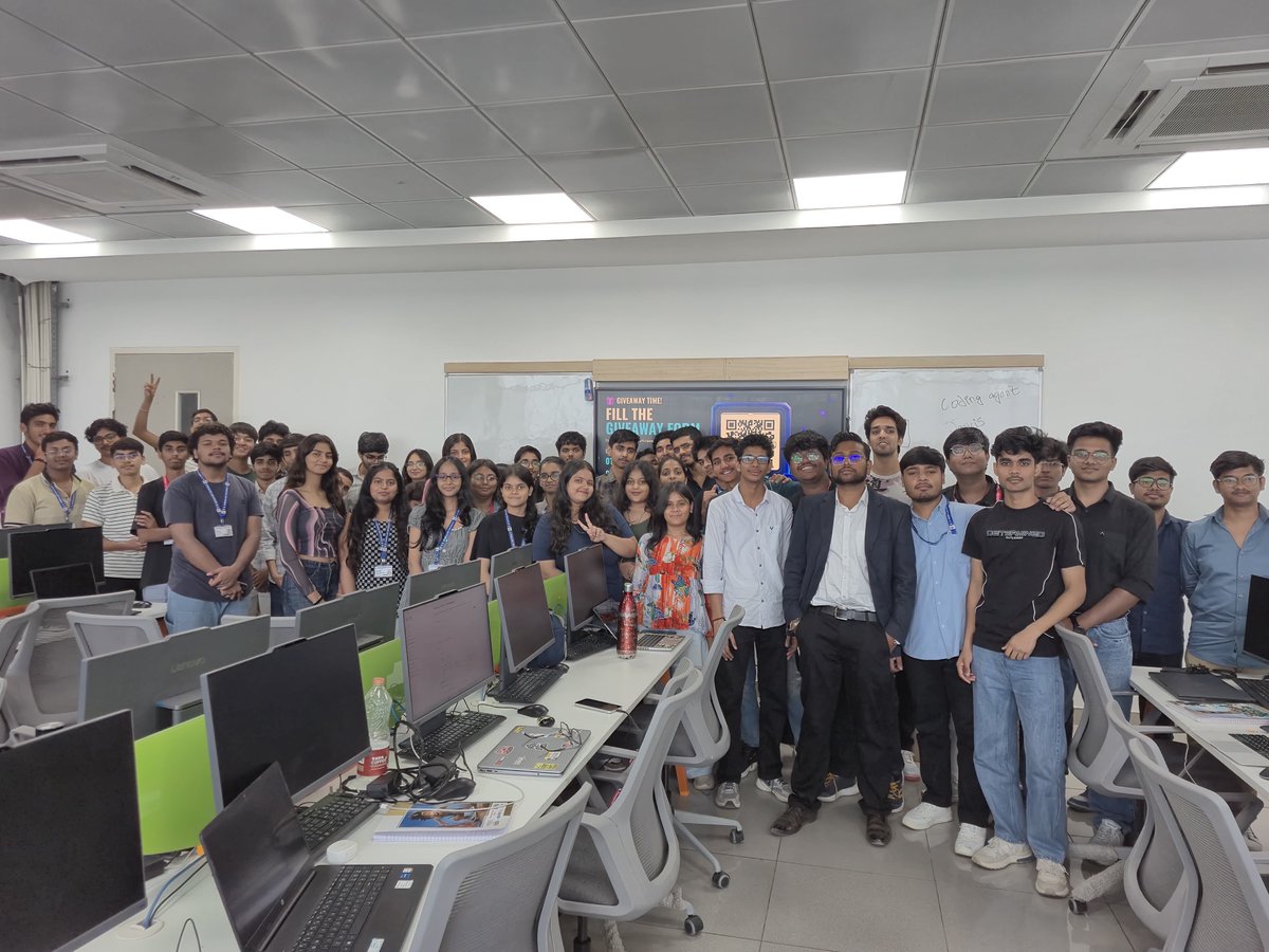 letsbuildweb3's tweet photo. Good vibes, great conversations, and plenty of onchain curiosity. 💙

K.R. Mangalam University, you were amazing! 🫶

Another stop done. Another community getting onchain. ⛓️
 
#POCIndiaOnChainTour https://t.co/7bzuFxcwMB