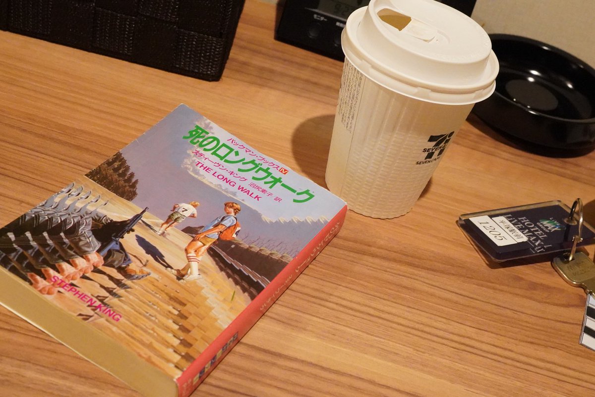 jijii__'s tweet photo. 明日は早起きして箱根まで歩く予定。
文庫読んで暫くしたらもう寝る https://t.co/BSL3ES10ht